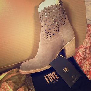 NWT Frye Victoria Boot - Size 8